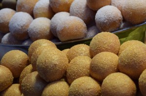 Konvenienční produkt pro výrobu chutných, šťavnatých, stabilních tvarohových kuliček a jiného smaženého pečiva.